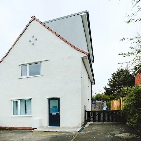 Beautiful Six Bedroom House - Wordsworth Apartment *