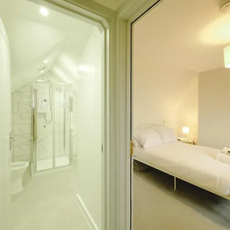 Apartment Beautiful Six Bedroom House - Wordsworth *