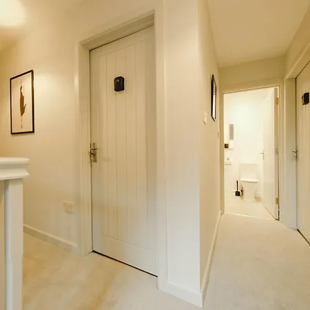 Beautiful Six Bedroom House - Wordsworth * Bristol