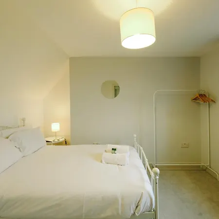 公寓 Beautiful Six Bedroom House - Wordsworth