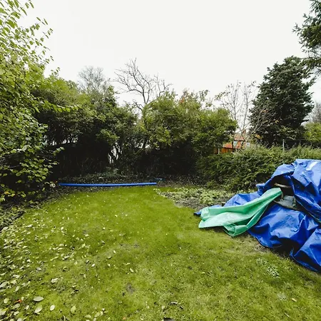 Beautiful Six Bedroom House - Wordsworth Apartment