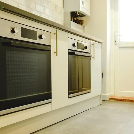 公寓 Beautiful Six Bedroom House - Wordsworth *